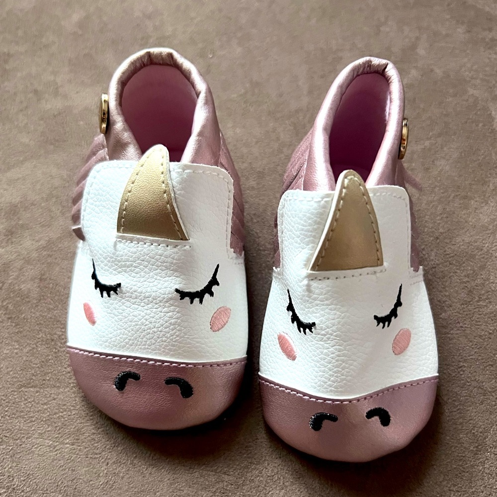 Nicole Miller infant booties Sz 0-6 months